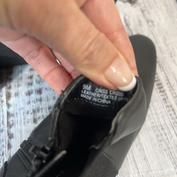 Aerosoles Black Leather Ankle Boots Booties size 9 Criss Cross Dressy Casual - Picture 6 of 13